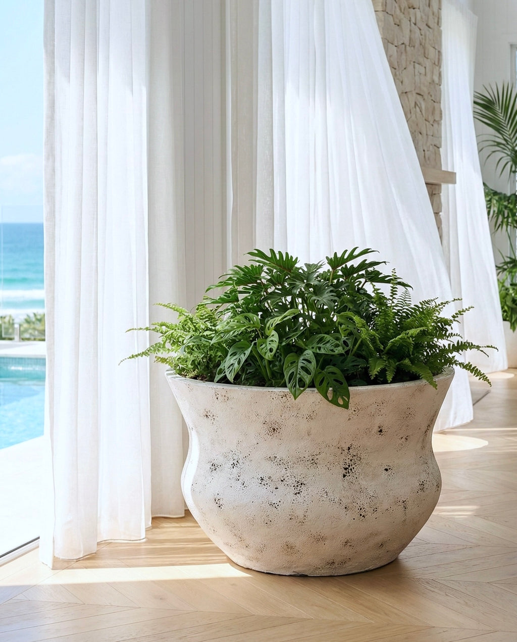 Alira Antique White Pot