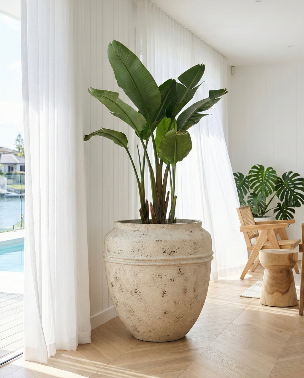 Liandra Antique White Pot