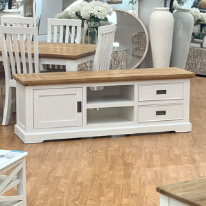 Hamptons Entertainment Unit